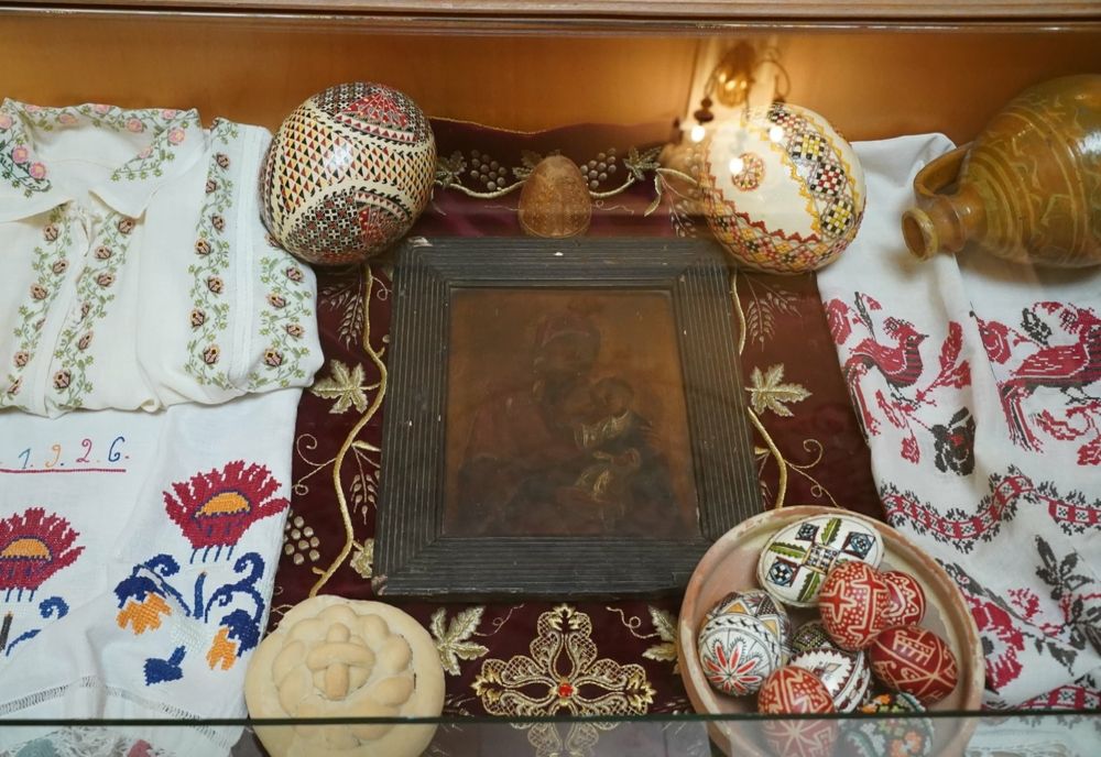 Expozitie pascală la Teatrul ”Maria Filotti” din Brăila