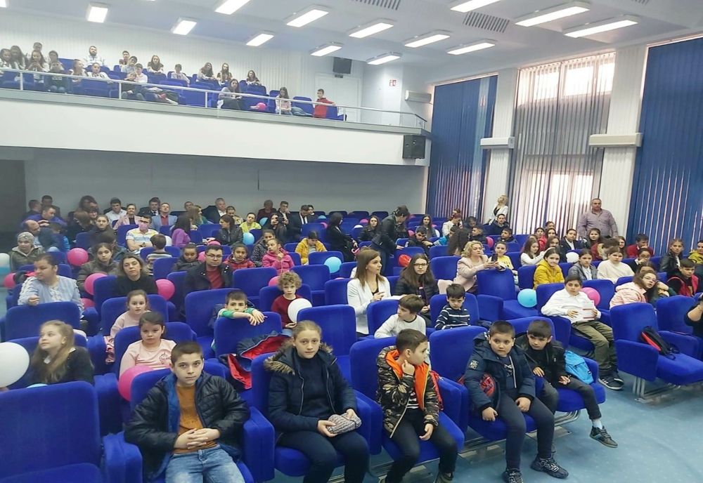 Peste 200 de copii au participat astăzi la Ziua Porților Deschise la Prefectura Brăila