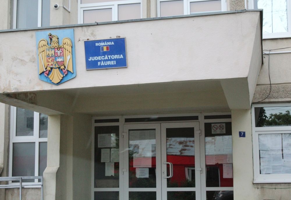 Cercetat sub control judiciar după ce a fost prins conducând o autoutilitară deși avea permisul anulat și era și sub influența alcoolului