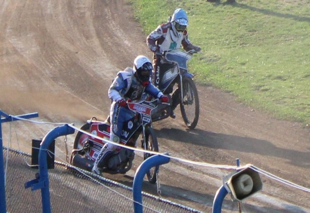 Adrian Gheorghe este liderul Campionatului Național de Dirt-Track