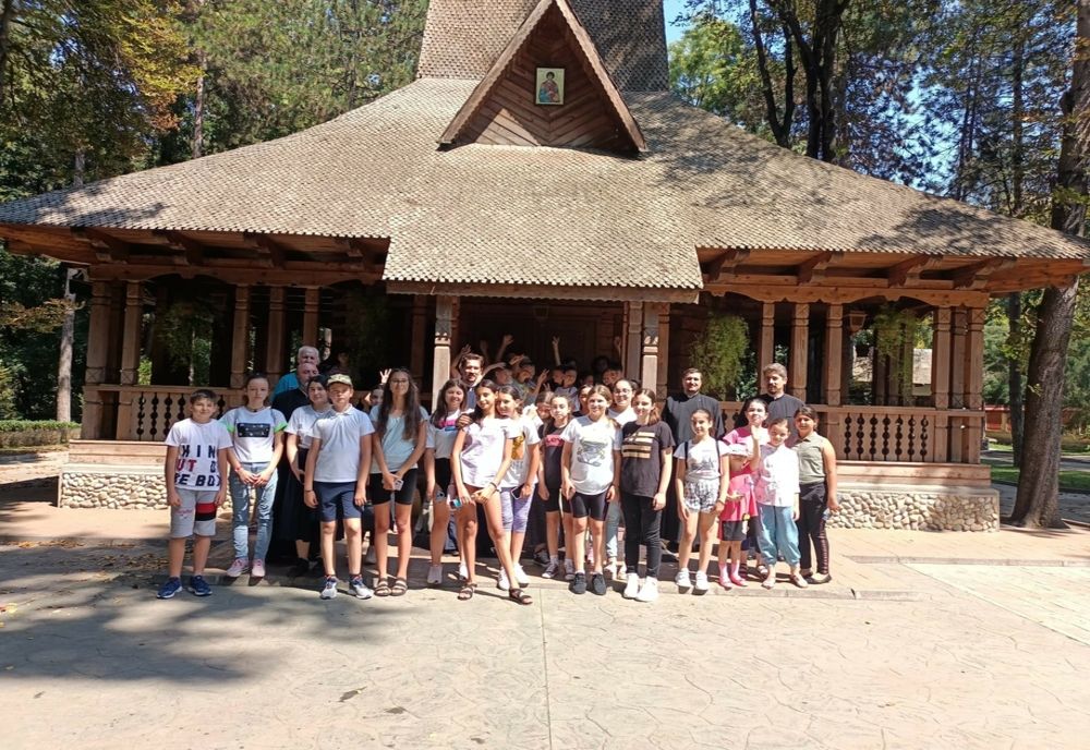 O zi de tabară a înfrățit și bucurat copiii din patru parohii brăilene 