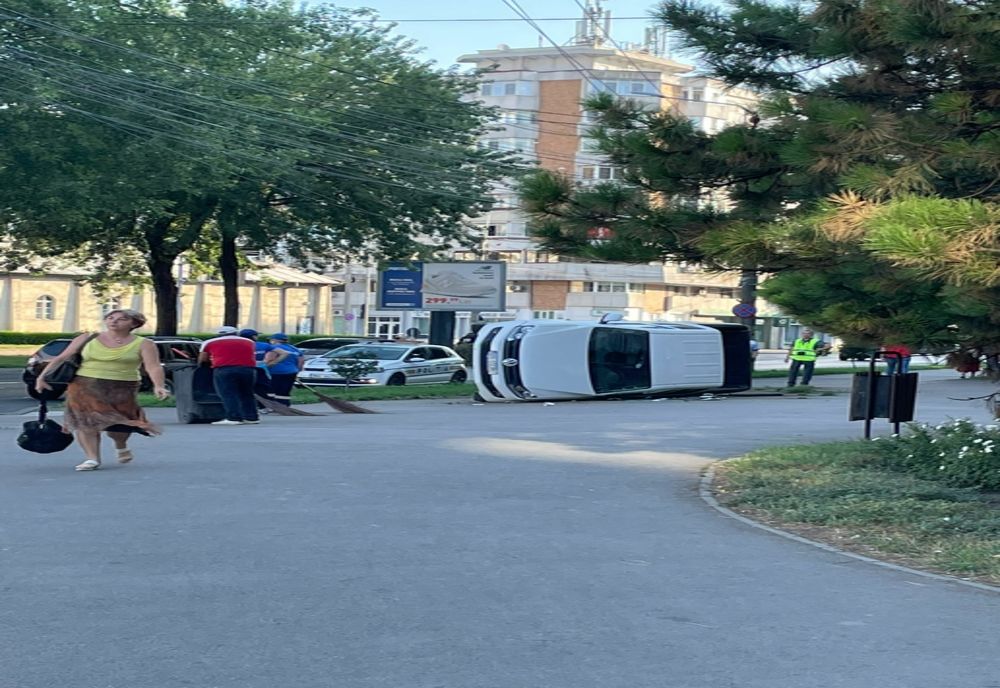 Autoutilitară răsturnată în Bariera Călărașilor din municipiul Brăila