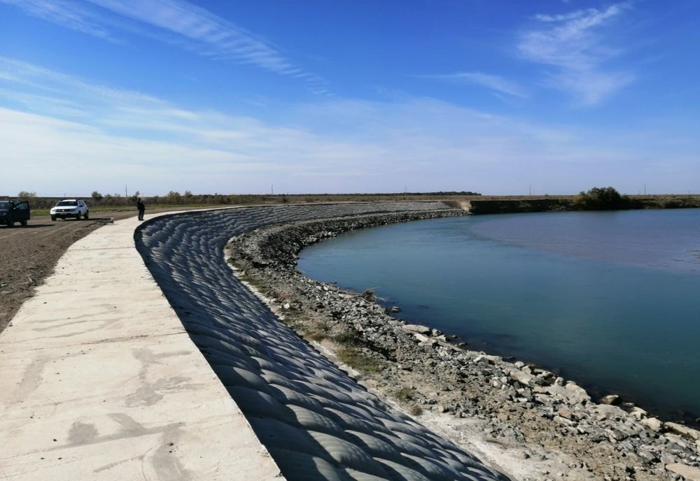 Prefectul Brăilei în vizită la Corbu Vechi, unde se fac lucrări de consolidare a digului pe râul Siret