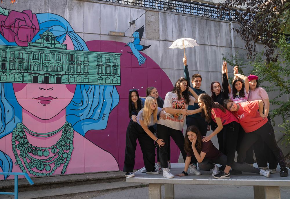 Un nou mural a fost inaugurat în Brăila în cadrul proiectului „Capsule de Teatru și Deșteptări” marca Ideo Ideis