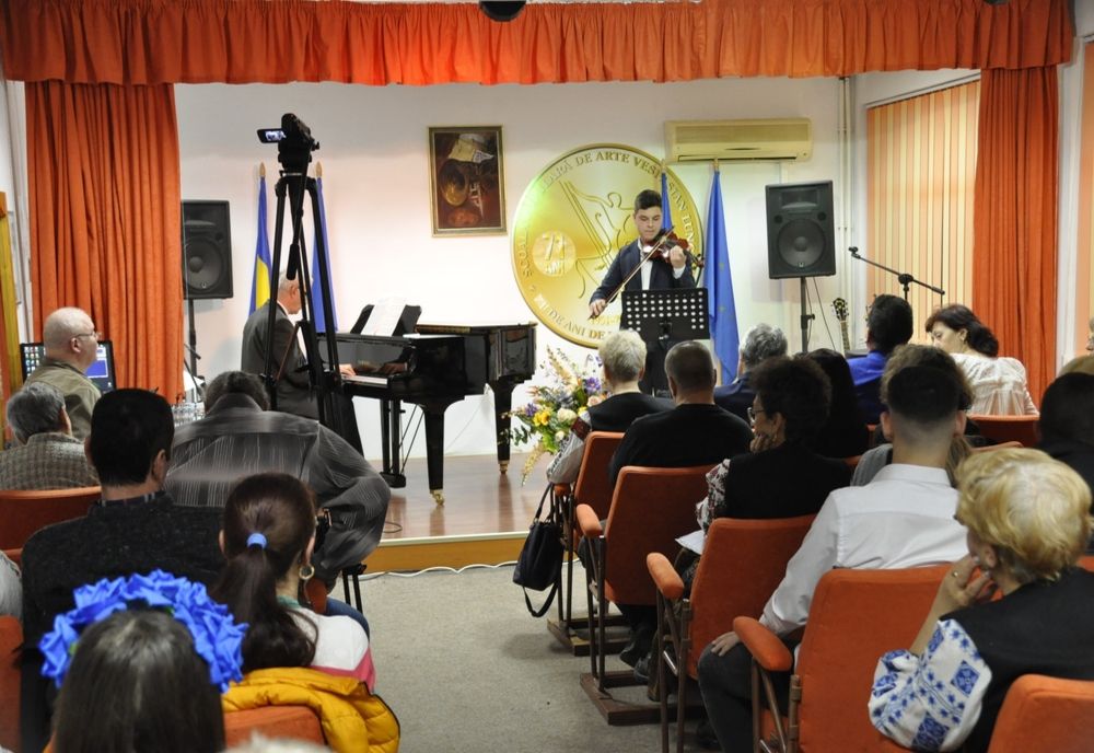 Școala Populară de Arte și Meserii ”Vespasian Lungu” a organizat spectacolul muzical-literar "Dor de Eminescu" 