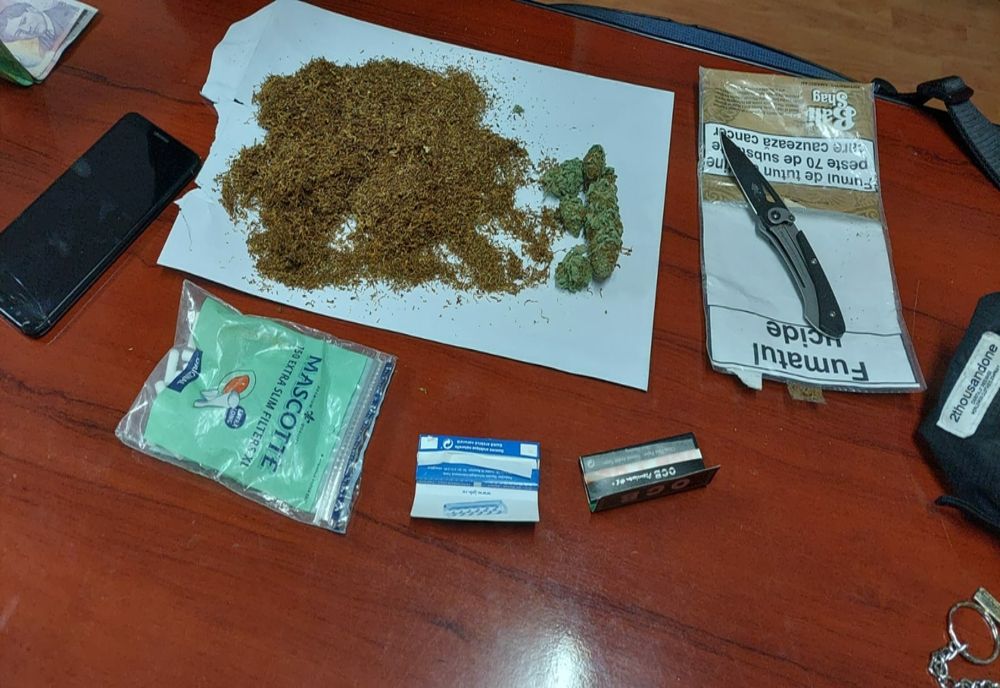 Substanțe interzise descoperite de polițiștii brăileni în mașina unui brăilean