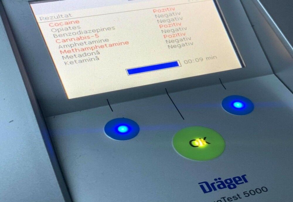 Fără permis la volan, iar când a fost testat cu aparatul drugtest, rezultatul a indicat consumul de substanțe psihoactive