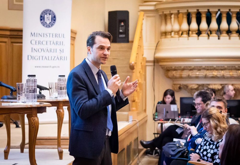 Bibliotecile - hub-uri de dezvoltare a competențelor digitale