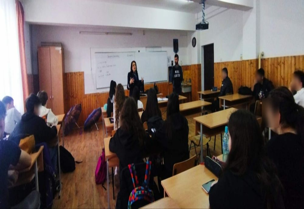 Campanie de prevenire a faptelor de port sau folosire fără drept de obiecte periculoase în incinta unităților de învățământ din județul Brăila