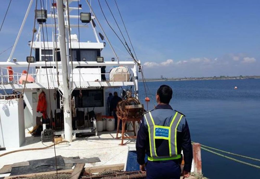 În perioada de prohibiție depistat la pescuit de polițiștii de la Postul de Poliție Transporturi Navale Gropeni