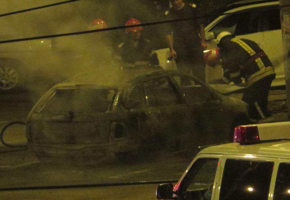 Trei masini incendiate intenționat pe o stradă din municipiul Brăila