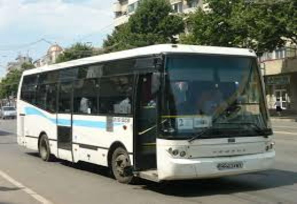 Un bărbat de 69 de ani ar fi agresat un minor într-un autobuz
