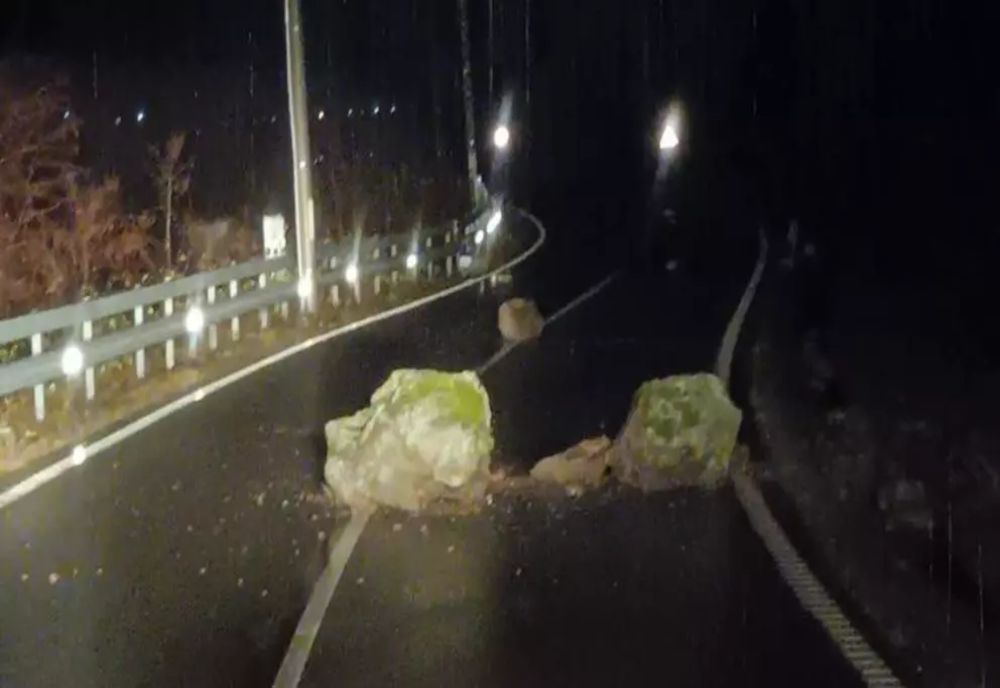 Avertisment CNAIR pentru drumurile montane. Căderi de pietre și blocuri de stâncă de pe versanţi