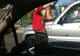 Tânără din Brăila, acuzată că i-a furat unui șofer banii, în timp ce acesta se afla la volan
