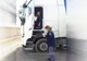 Depistat la volanul unui ansamblu de vehicule format din cap tractor și semiremorcă, deși nu avea acest drept