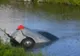 Au venit la pescuit, dar au chemat pompierii să le pescuiască mașina din apă