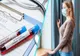 Medicii specialişti au constatat apariţia a două noi simptome atipice ale bolii COVID-19
