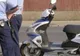 Cercetat penal pentru furtul unui moped parcat în fața locuinței