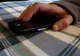 Un brăilean de 22 de ani a profitat de neatenția unei persoane și i-a furat telefonul