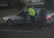 Brăilean cu permisul suspendat, depistat în trafic de polițiști. Acesta avea în portbagaj două cuțite