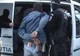 Identificat de polițiști și reținut pentru distrugere și tâlhărie. A furat dintr-un magazin și a spart un geam încercând să scape de agenții de pază