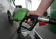 Petroliștii profitori care fac bani din orice scandal: noi scumpiri la pompă