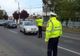 Singur în mașină, s-a mutat pe scaunul din dreapta după ce a fost oprit în trafic de polițiști