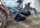 Un bărbat fără permis, care conducea un tractor cu disc agricol, a lovit și avariat o mașină parcată